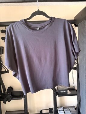 Under Armour Women’s Black Training Shirt Split Back Twist Athletic Top